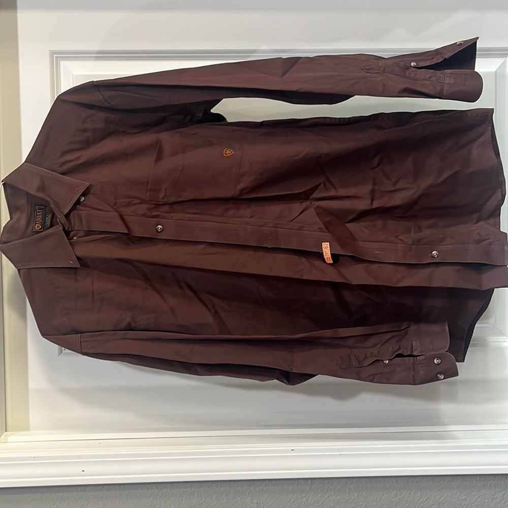 Ariat Men’s Large Tall Brown western shirt.